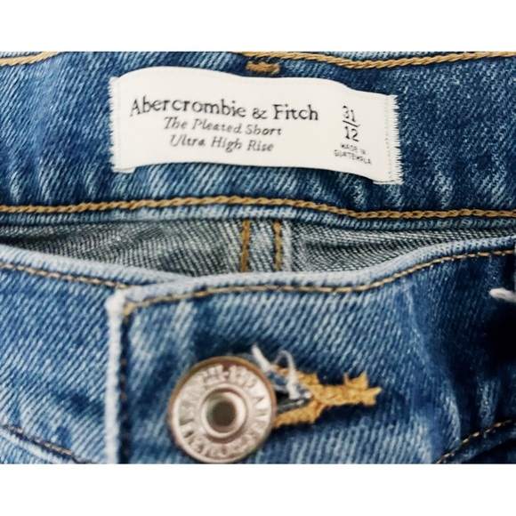 Abercrombie The Pleated Denim Shorts - Picture 2 of 2